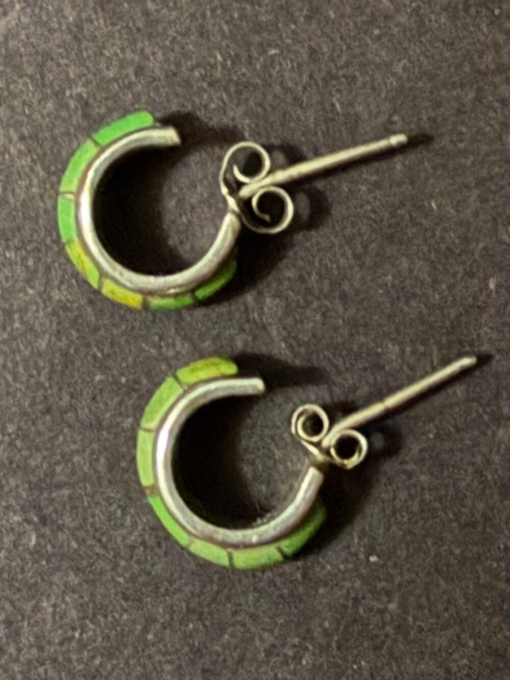 Green Turquoise Inlay Silver Huggie Hoop Earrings Southwestern Boho - Picture 3 of 3